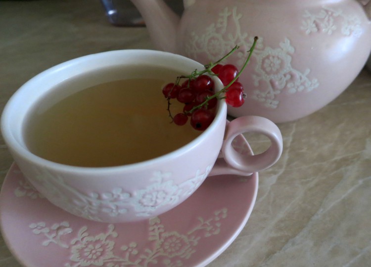 Чай с красной смородиной