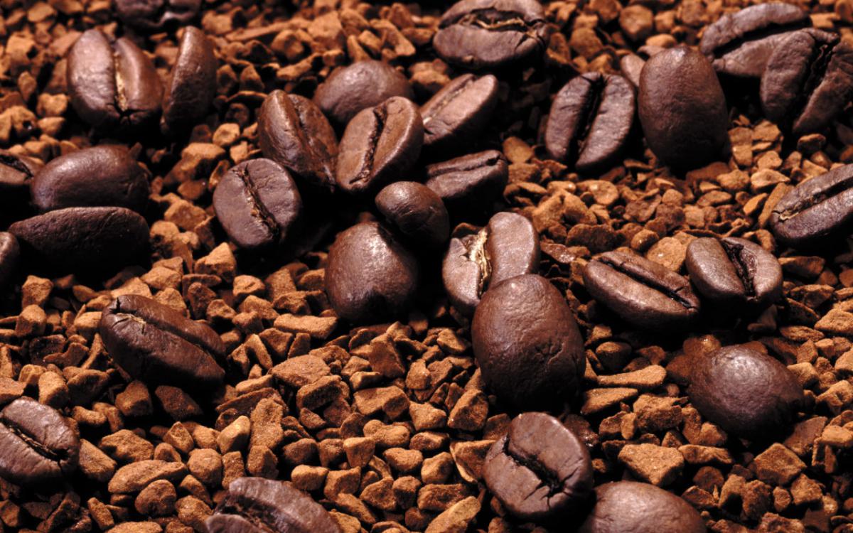 Зерна и гранулы кофе